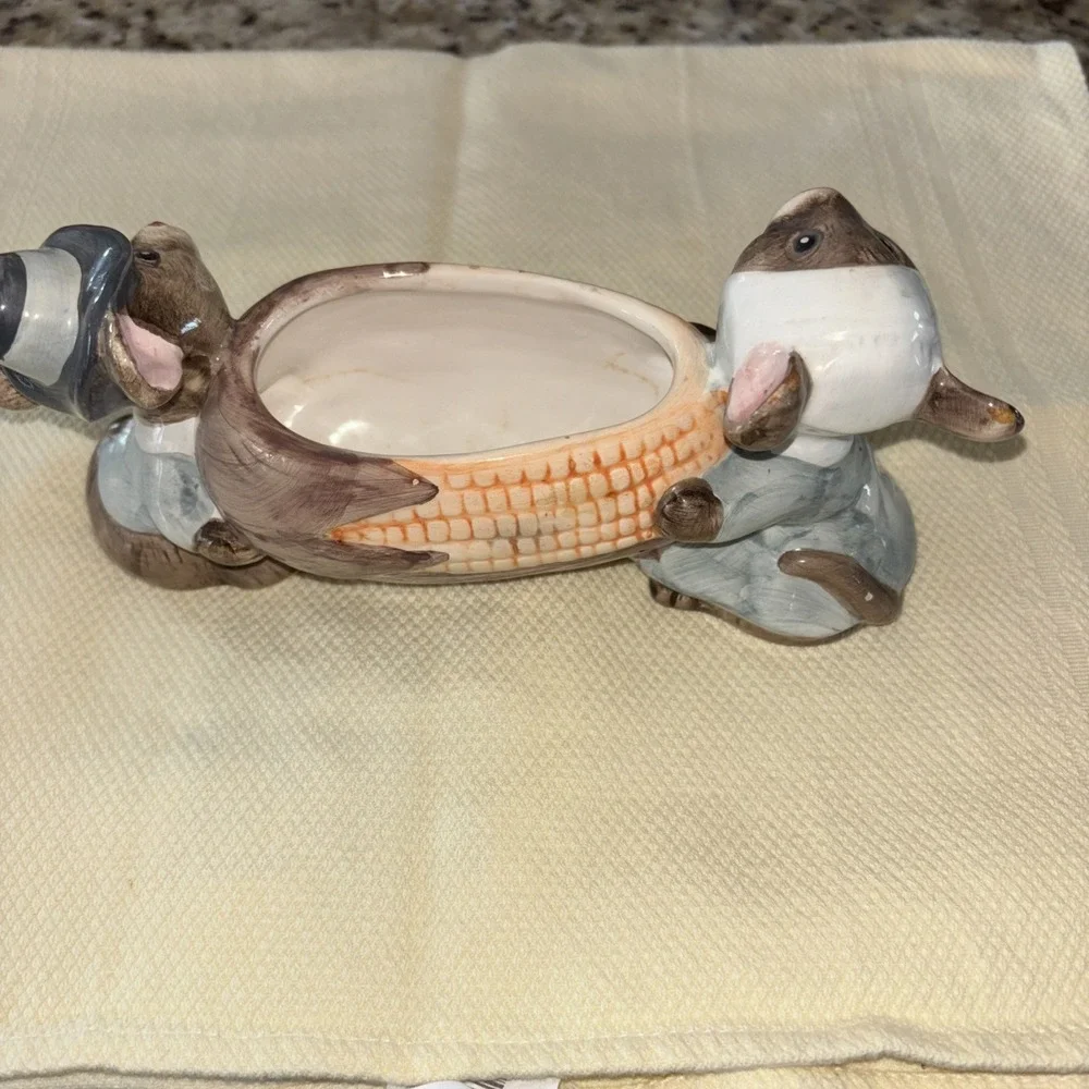 Vintage Holland Floral Pilgrim‎ Mice W/Corn Planter Hand Painted. 3423
